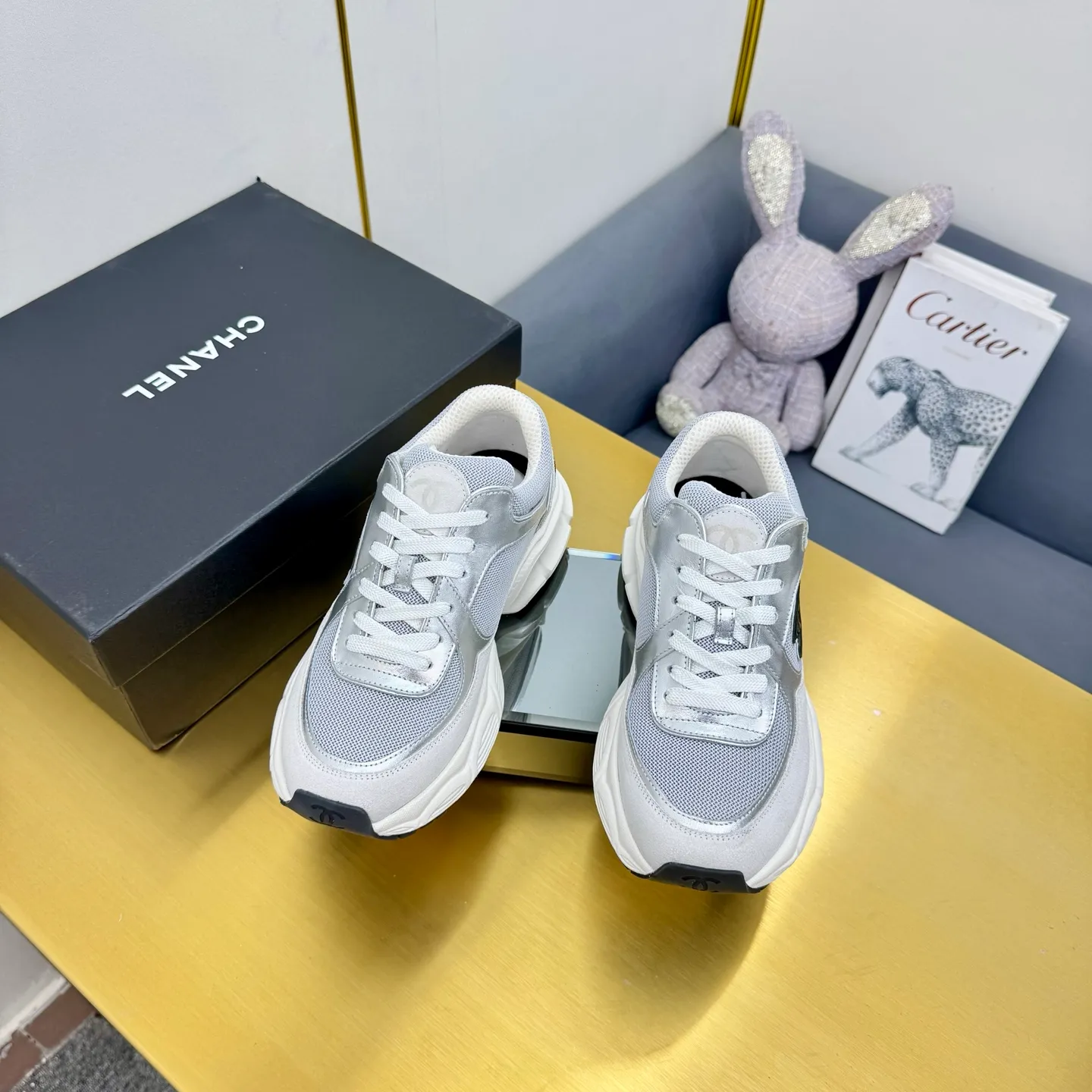 p700🐮🐮Upgraded version, upgraded version, upgraded version! No rebuttal accepted! ! ! ! Chanel Chanel dad shoes, couples' model for men and women - 2025 top casual sneakers in the counter. This classic design; the upper is electro-embroidered with various techniques; ❷The inner lining is made of: original Yangli + net ❸The outsole is based on: the original TPU combination outsole. The full set of boutique packaging for women 35–41
